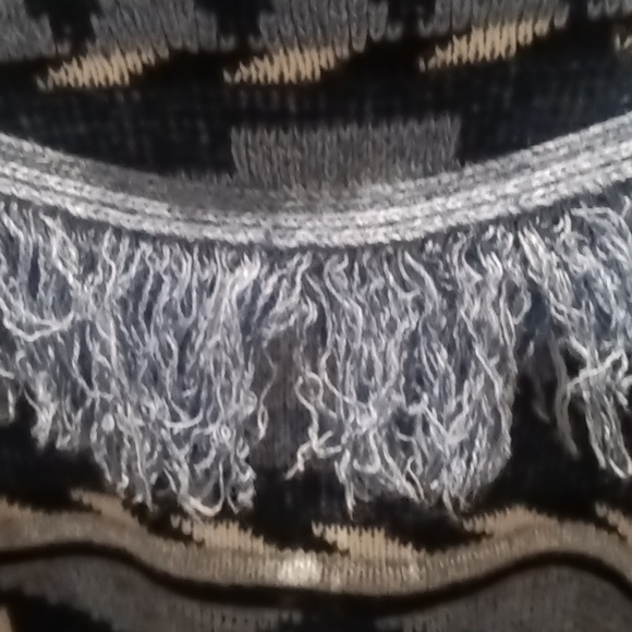 Grand KNITWEAR acrylic geometrically designed sweater w fringe trim Size Lg (14) - Picture 7 of 13